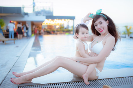 Hot girl Mai Thỏ khoe dáng nõn nà bên con gái - Ảnh 7 Hot girl Mai Tho khoe dang non na ben con gai - Anh 7