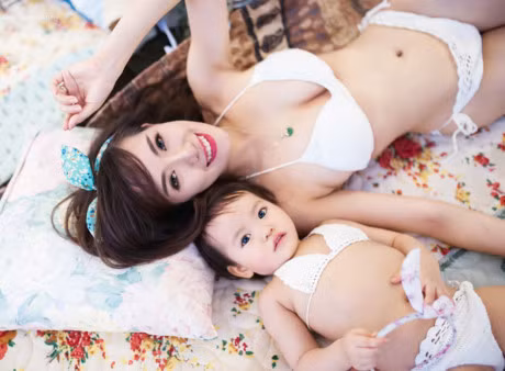 Hot girl Mai Tho khoe dang non na ben con gai - Anh 17