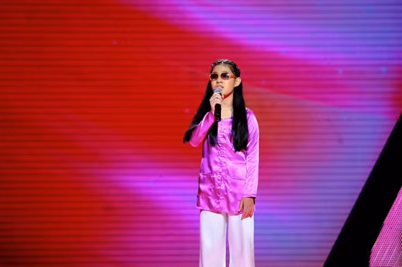 Mưa nước mắt nghe "Phương Mỹ Chi khiếm thị" hát “Ơn nghĩa sinh thành“