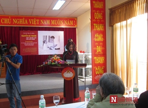 Con ông Nguyễn Bá Thanh bật khóc trong ngày giới thiệu sách về cha - Ảnh 1 Con ông Nguyễn Bá Thanh bật khóc trong ngày giới thiệu sách về cha - Ảnh 1