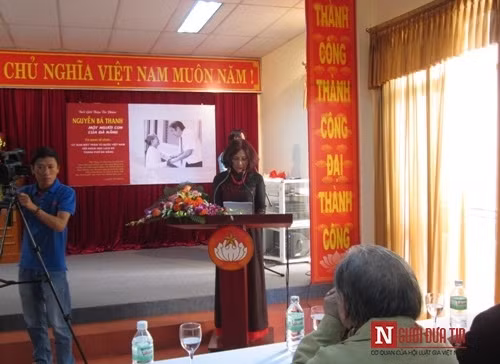 Con ông Nguyễn Bá Thanh bật khóc trong ngày giới thiệu sách về cha