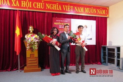 Con ông Nguyễn Bá Thanh bật khóc trong ngày giới thiệu sách về cha - Ảnh 3 Con ông Nguyễn Bá Thanh bật khóc trong ngày giới thiệu sách về cha - Ảnh 3