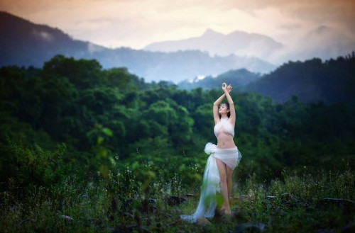 Những cô gái bán nude gây “bão” mạng ảnh 5 Những cô gái bán nude gây “bão” mạng ảnh 5