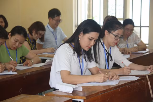 Giám khảo chấm thi, kỳ thi THPT quốc gia 2018. Ảnh: Hiếu Nguyễn