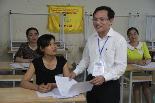 Ông Mai Văn Trinh kiểm tra thực tế công tác chấm thi tại Hội đồng thi tỉnh Hòa Bình Ông Mai Văn Trinh kiểm tra thực tế công tác chấm thi tại Hội đồng thi tỉnh Hòa Bình