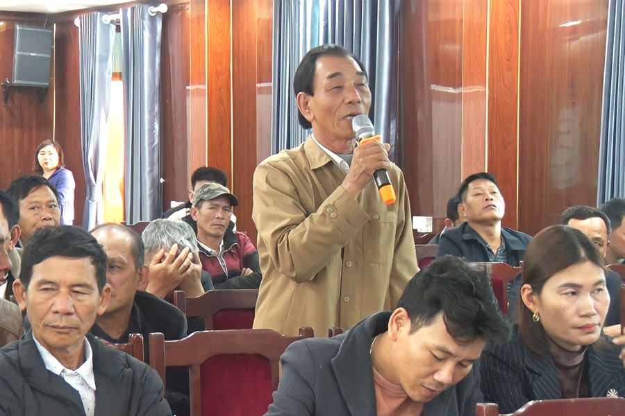 Người dân TX Cửa Lò phát biểu ý kiến tại buổi đối thoại. Người dân TX Cửa Lò phát biểu ý kiến tại buổi đối thoại.