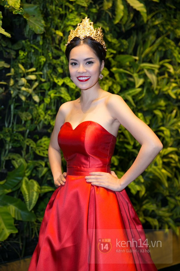 Hồ Ngọc Hà cùng dàn mỹ nhân Việt lộng lẫy trong sự kiện 12