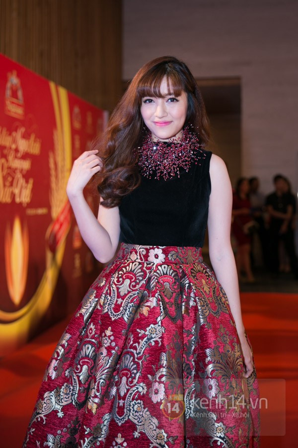 Hồ Ngọc Hà cùng dàn mỹ nhân Việt lộng lẫy trong sự kiện 11