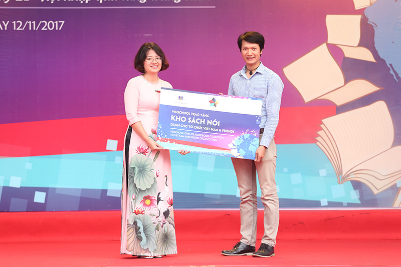 Bên cạnh đó, dự án Sách nói tiếp tục được Vinschool triển khai với hơn 100 câu truyện bằng cả tiếng Việt và tiếng Anh do chính học sinh thu âm. Kho sách nói này đã được Vinschool trao tặng cho Tổ chức Vietnam & Friends để dành tặng cho các cho trẻ khiếm thị.