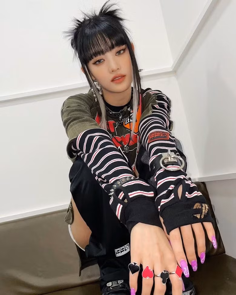 Những nữ thần tượng làm khuynh đảo xu hướng tóc Peekaboo ảnh 5