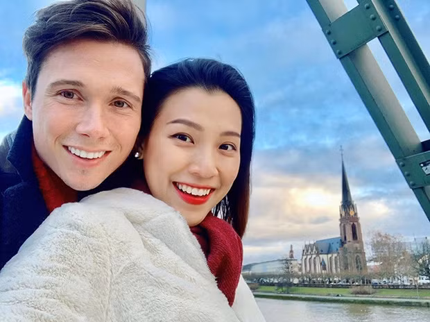 Á hậu Hoàng Oanh đang tiến hành thủ tục ly hôn với chồng ngoại quốc.