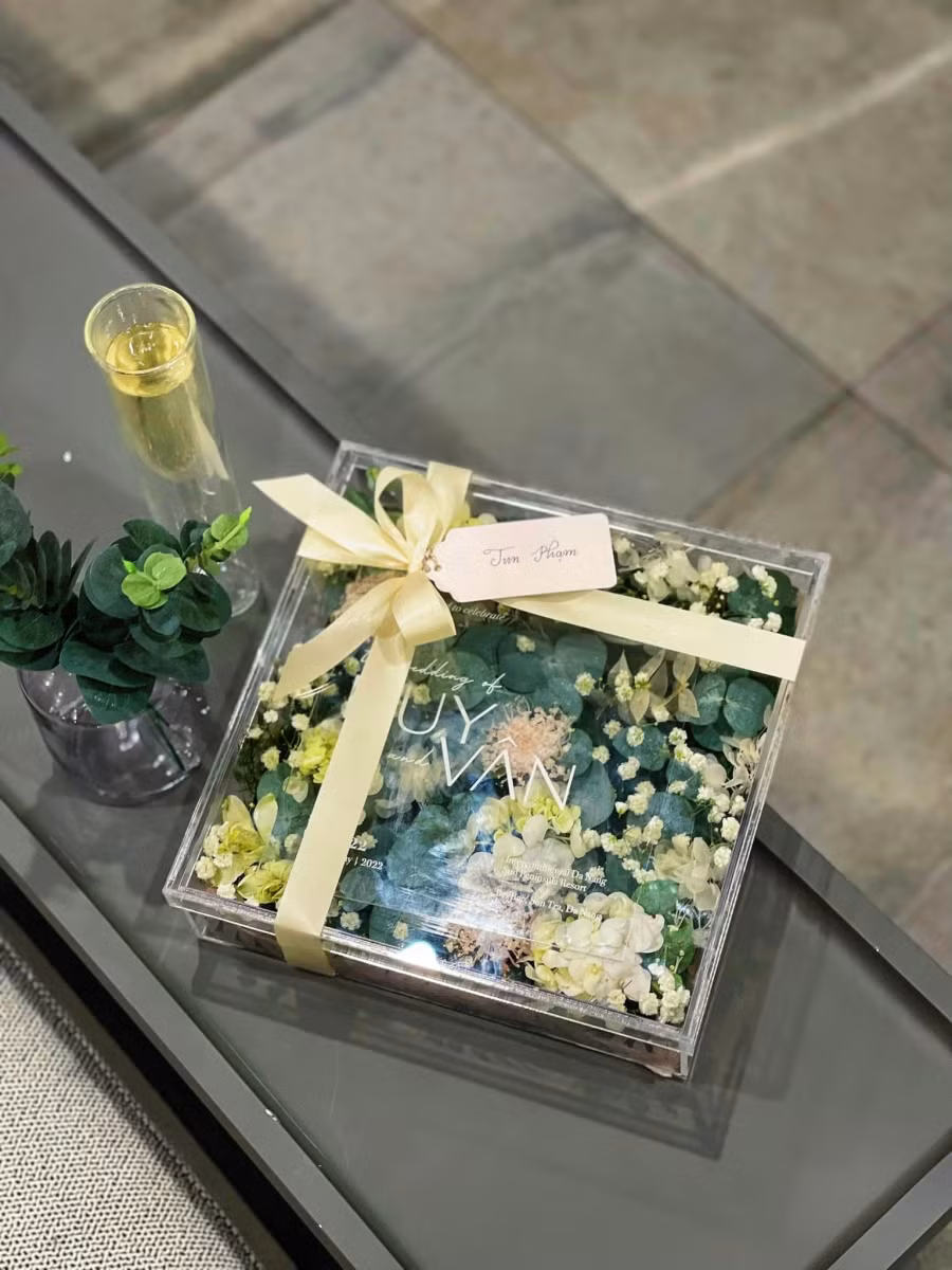 Hé lộ thiệp mời đám cưới của Ngô Thanh Vân với bạn trai kém 11 tuổi ảnh 1