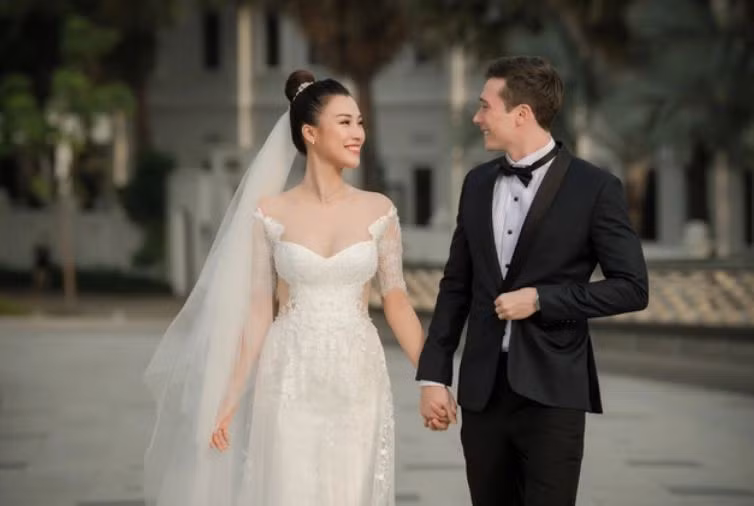 Động thái đầu tiên của Á hậu Hoàng Oanh sau khi chồng Tây xác nhận ly hôn ảnh 1