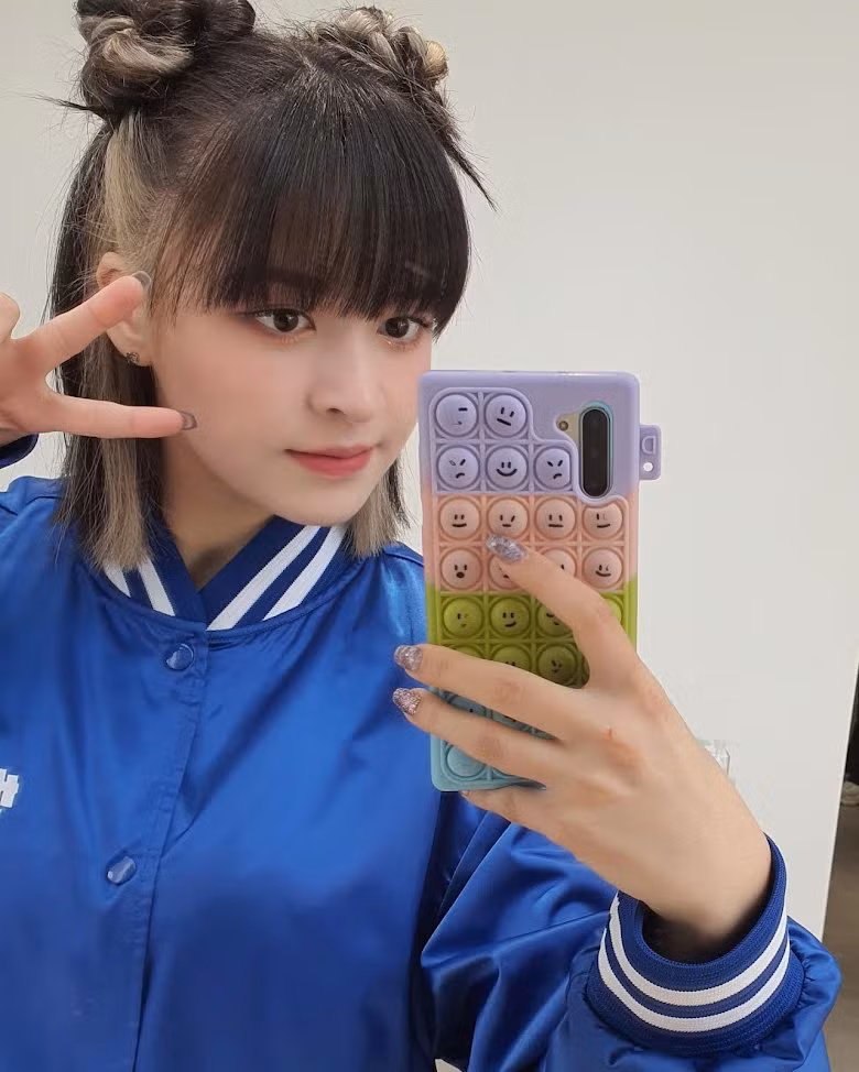 Những nữ thần tượng làm khuynh đảo xu hướng tóc Peekaboo ảnh 10