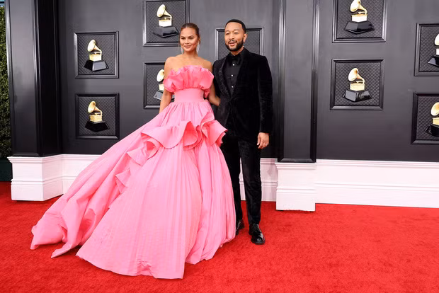 Vợ chồng Chrissy Teigen và John Legend.