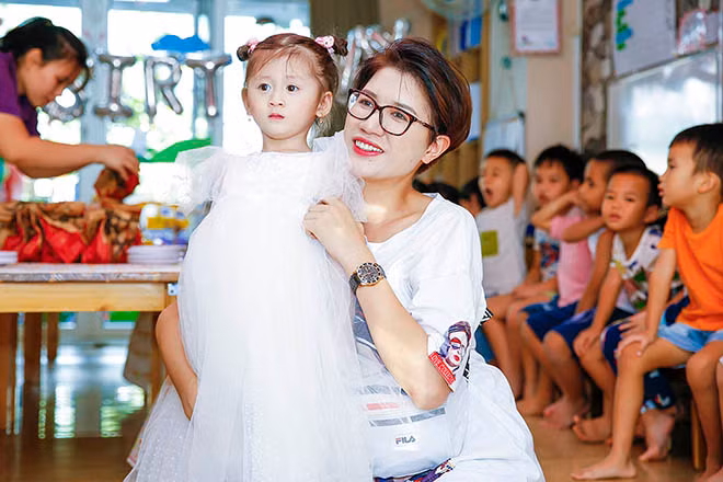 Sao Việt mạnh tay chi tiền thuê bảo mẫu với tiêu chí gắt gao ảnh 3