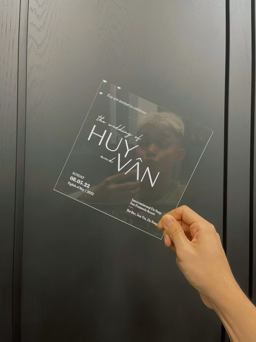 Thiệp cưới vô cùng đẹp mắt và tinh tế của Ngô Thanh Vân.