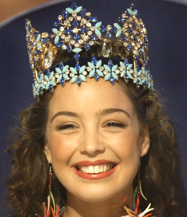 Azra Akın, Thổ Nhĩ Kỳ (2002)