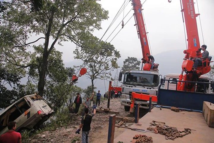 Xe khách lao xuống vực ở Lào Cai: Tài xế nói gì?