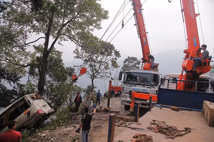 Xe khách lao xuống vực ở Lào Cai: Tài xế nói gì?