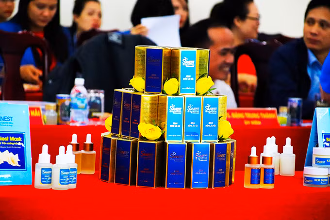 Các mỹ phẩm được làm từ dịch chiết yến sào Khánh Hòa.