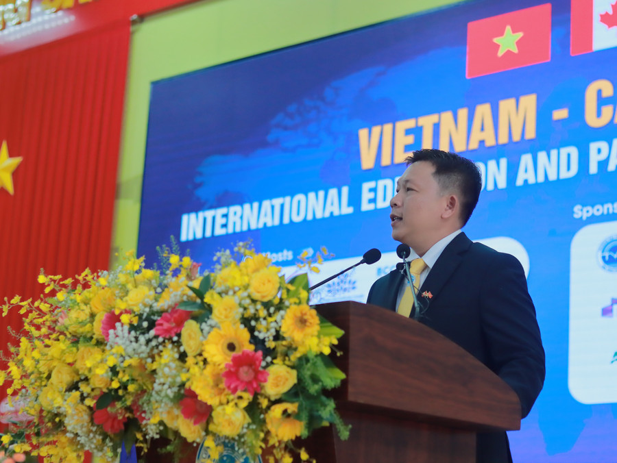 PGS.TS Nguyễn Minh Hòa, Hiệu trưởng Trường ĐH Trà Vinh phát biểu tại hội thảo.