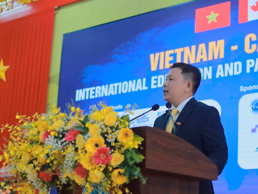 PGS.TS Nguyễn Minh Hòa, Hiệu trưởng Trường ĐH Trà Vinh phát biểu tại hội thảo.
