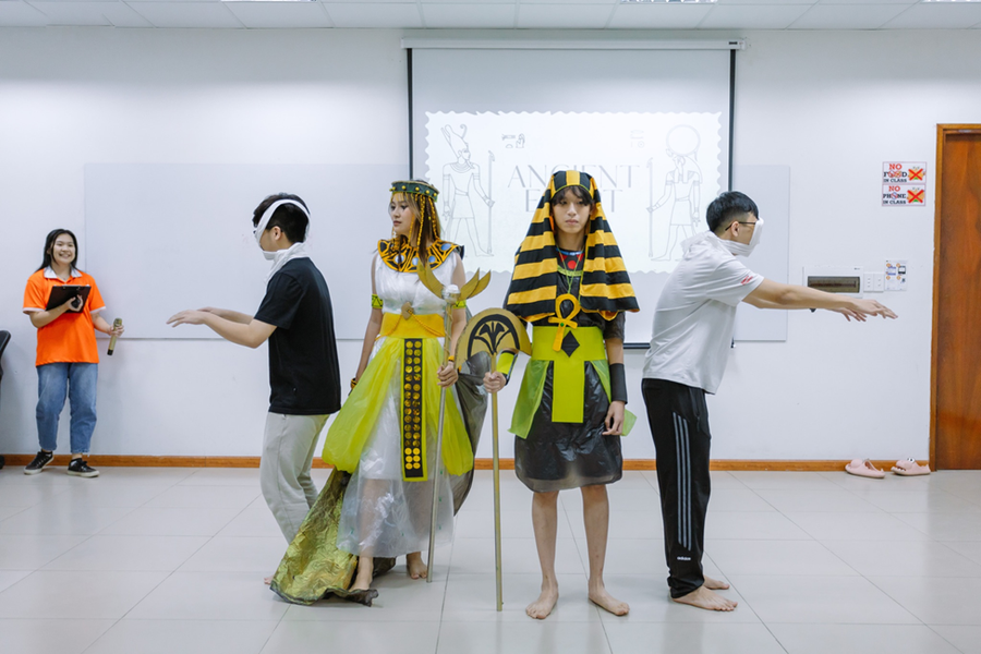 Học sinh đầu tư kịch bản để tiết mục thu hút hơn. Học sinh đầu tư kịch bản để tiết mục thu hút hơn.