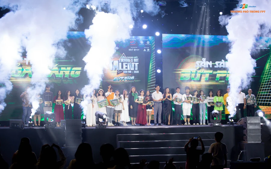 Sân khấu đêm chung kết Fschool’s Got Talent 2023 được đầu tư hoành tráng.