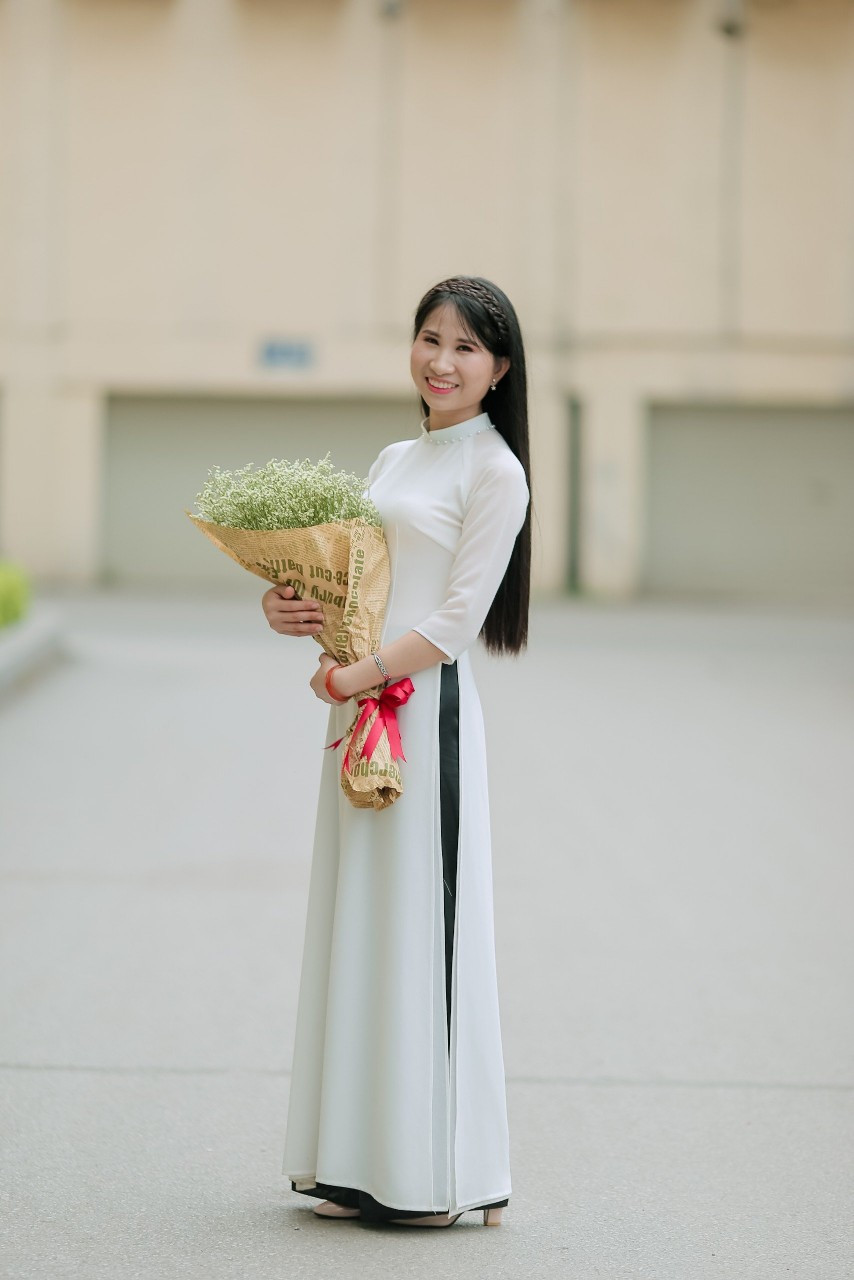 Cô Lê Thị Hường. Cô Lê Thị Hường.