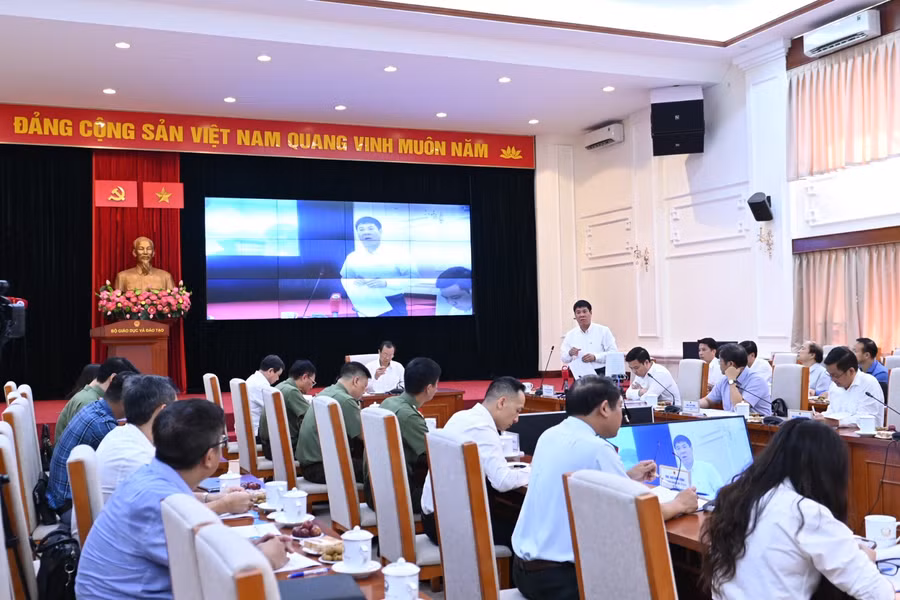 Hội nghị trực tuyến giữa Ban Chỉ đạo cấp quốc gia Kỳ thi tốt nghiệp THPT năm 2024 với Ban Chỉ đạo thi 63 tỉnh, thành phố.