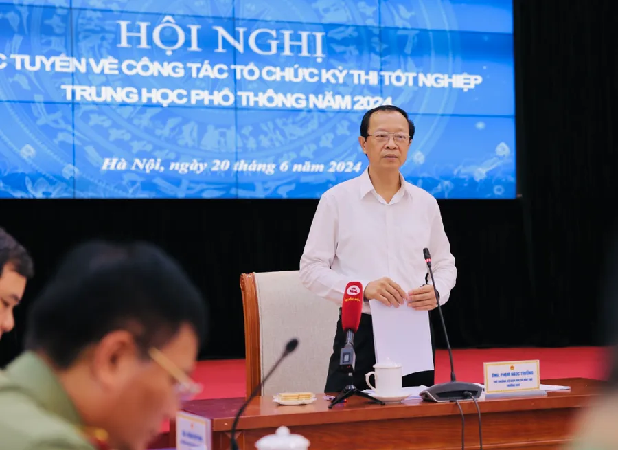 Thứ trưởng Phạm Ngọc Thưởng, Trưởng Ban Chỉ đạo cấp quốc gia Kỳ thi tốt nghiệp THPT năm 2024 phát biểu tại Hội nghị.