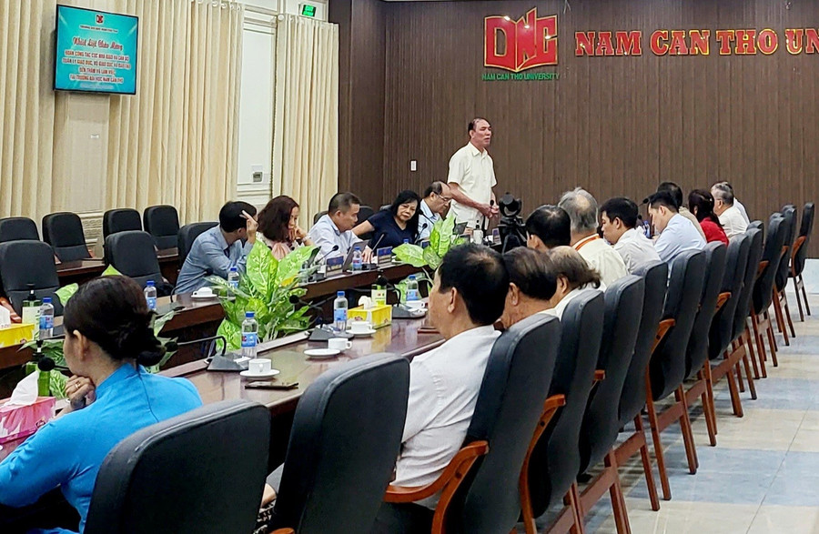 Đoàn công tác của Cục Nhà giáo và Cán bộ quản lý giáo dục, Bộ GD&ĐT làm việc tại Trường Đại học Nam Cần Thơ.