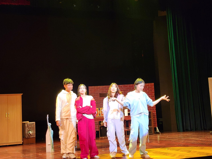 Chuẩn bị tốt nhất cho đêm diễn, các học sinh đã trải qua 9 tháng miệt mài tập luyện.