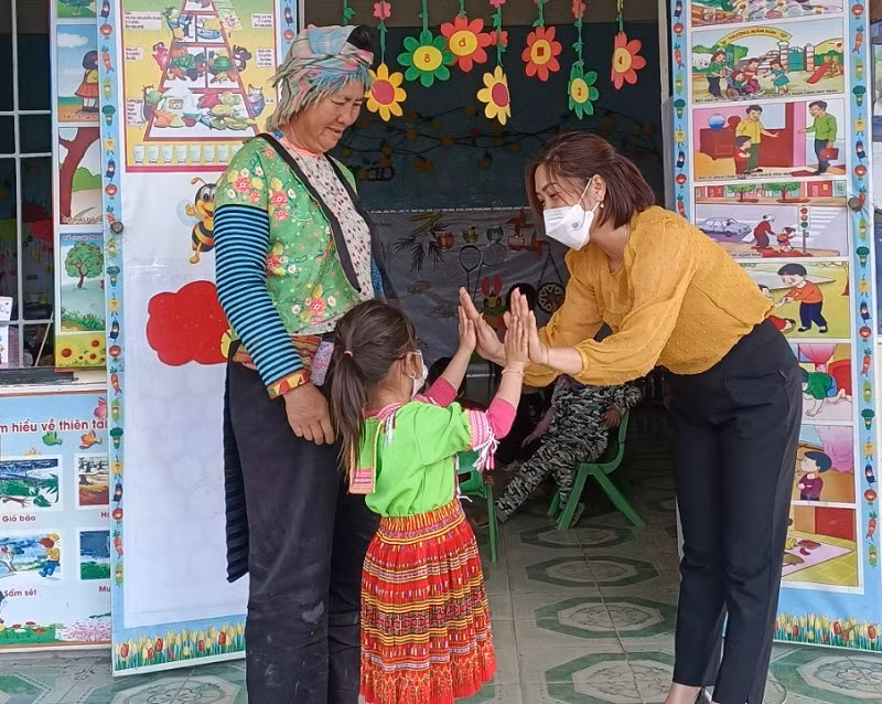 Mỗi ngày, những đứa trẻ ở Hua Thanh đều vui vẻ, hạnh phúc khi tới lớp. Phụ huynh cũng yên tâm gửi gắm con cho cô giáo.