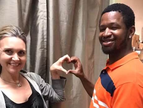 Phep mau cho chang trai tam than, bi me bo roi nhung vo cung tu trong - Anh 3