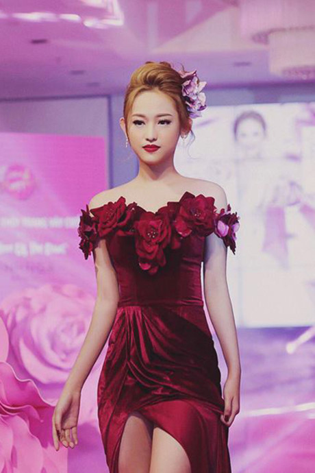 Nhan sắc 3 cô nàng thị phi nhất mạng xã hội Việt những ngày qua - Ảnh 2 Nhan sac 3 co nang thi phi nhat mang xa hoi Viet nhung ngay qua - Anh 2