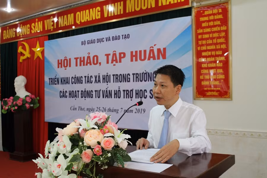 Ông Nguyễn Xuân An Việt - Phó Vụ trưởng Vụ Giáo dục Chính trị và Công tác HS, SV (Bộ GD&ĐT) phát biểu khai mạc