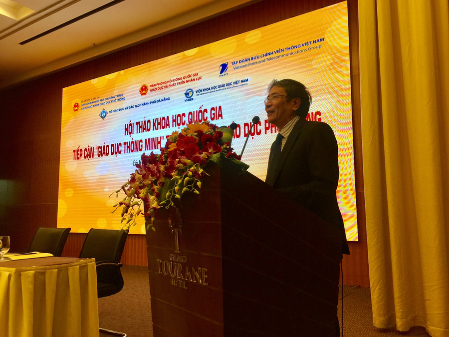 Ông Vũ Đình Chuẩn – Vụ trưởng Vụ Giáo dục phổ thông phát biểu khai mạc hội thảo