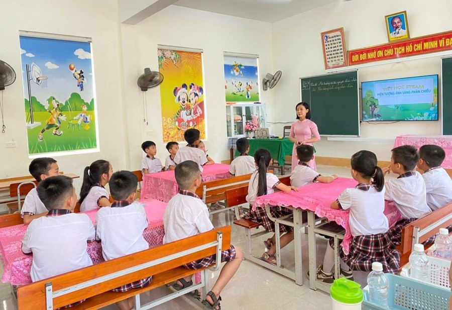Giờ học STEM tại Trường Tiểu học Nhân Thành, huyện Yên Thành, Nghệ An. Giờ học STEM tại Trường Tiểu học Nhân Thành, huyện Yên Thành, Nghệ An.