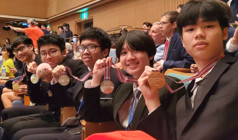 Các thành viên đội tuyển Việt Nam dự thi Olympic Vật lý quốc tế năm 2023. Ảnh: ITN