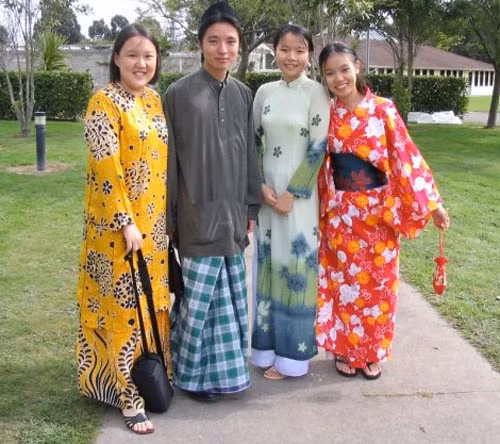 Nguyễn Lan Hương cùng các bạn học ở New Zealand - 2