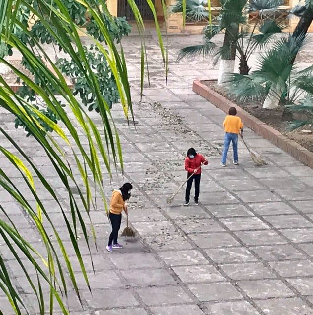 Vệ sinh trường lớp sạch sẽ trong thời gian học sinh nghỉ vì nCoV.