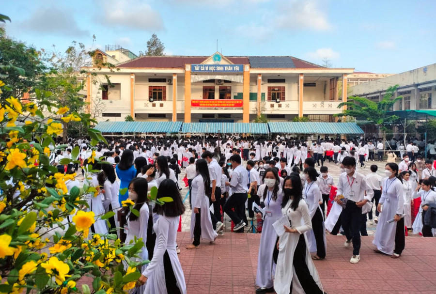 Sau Tết, học sinh Trường THPT Cà Mau (Cà Mau) đi học đầy đủ. Ảnh: Q. Mến Sau Tết, học sinh Trường THPT Cà Mau (Cà Mau) đi học đầy đủ. Ảnh: Q. Mến