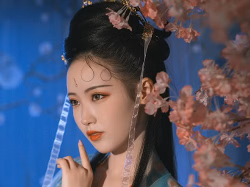 vi hoang hau bao nguoc tan ac nhung van menh lai uu ai ky la hinh anh 2