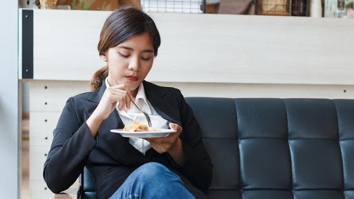 8 loại đồ ăn vặt ai cũng thèm nhưng lại chính là thứ kích thích tế bào ung thư phát triển cực nhanh