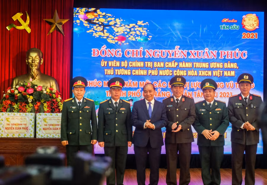 Thủ tướng Nguyễn Xuân Phúc thăm và chúc Tết các lực lượng vũ trang trên địa bàn TP Đà Nẵng