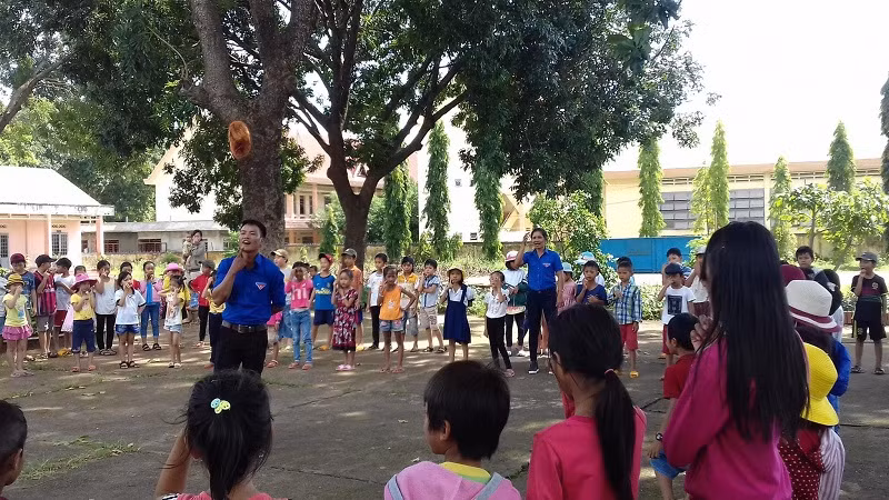 Cán bộ quản lý trường học cần xây dựng phương án trực hè và phối hợp hoạt động hè với các đoàn thể xã hội cho học sinh.