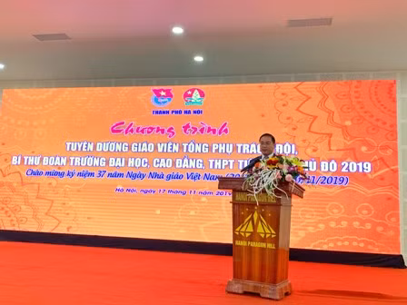 Đồng chí Nguyễn Ngọc Việt - Ủy viên Ban Thường vụ Trung ương Đoàn, Bí thư Thành đoàn Hà Nội phát biểu tại lễ Tuyên dương