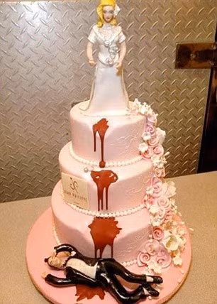 Chiếc bánh cưới mang chủ đề “bạo lực gia đình”